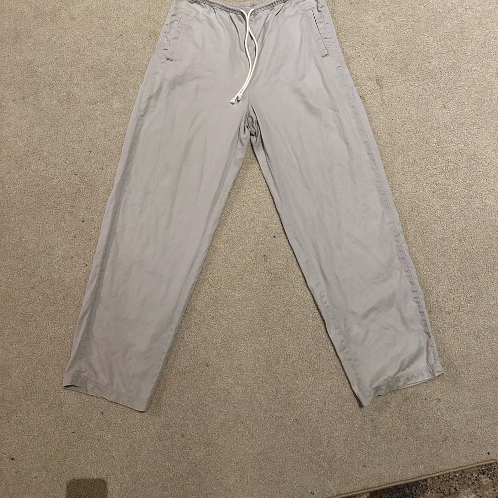 Liz Claiborne Gray Joggers with Drawstring Closure and Relaxed Fit